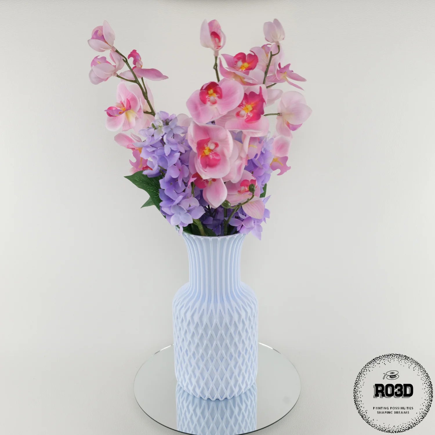 Juno - detaliu textură geometrică elegantă, vază 3D modernă cu linii rafinate pentru decor interior contemporan