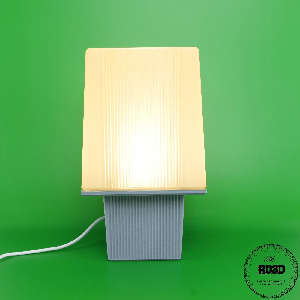 Lampă Clarit - detaliu forme geometrice și iluminat clar