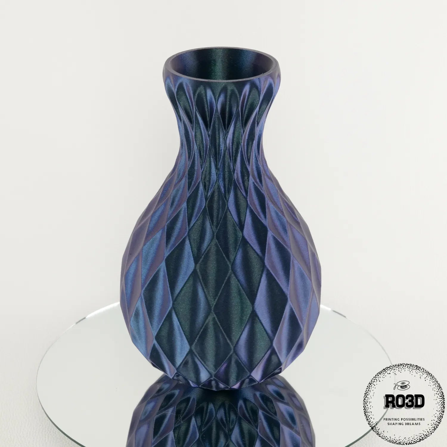 Facet Diamond - detaliu textură geometrică diamant fațetată, vază 3D modernă cu linii cristaloide pentru decor interior contemporan