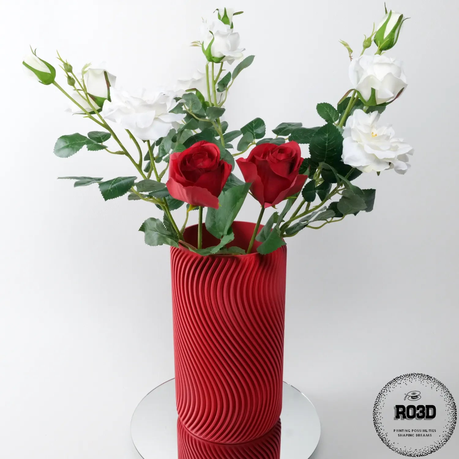 Rippled - perspectivă design geometric ondulat cu suprafețe texturate, vază decorativă statement pentru aranjamente botanice