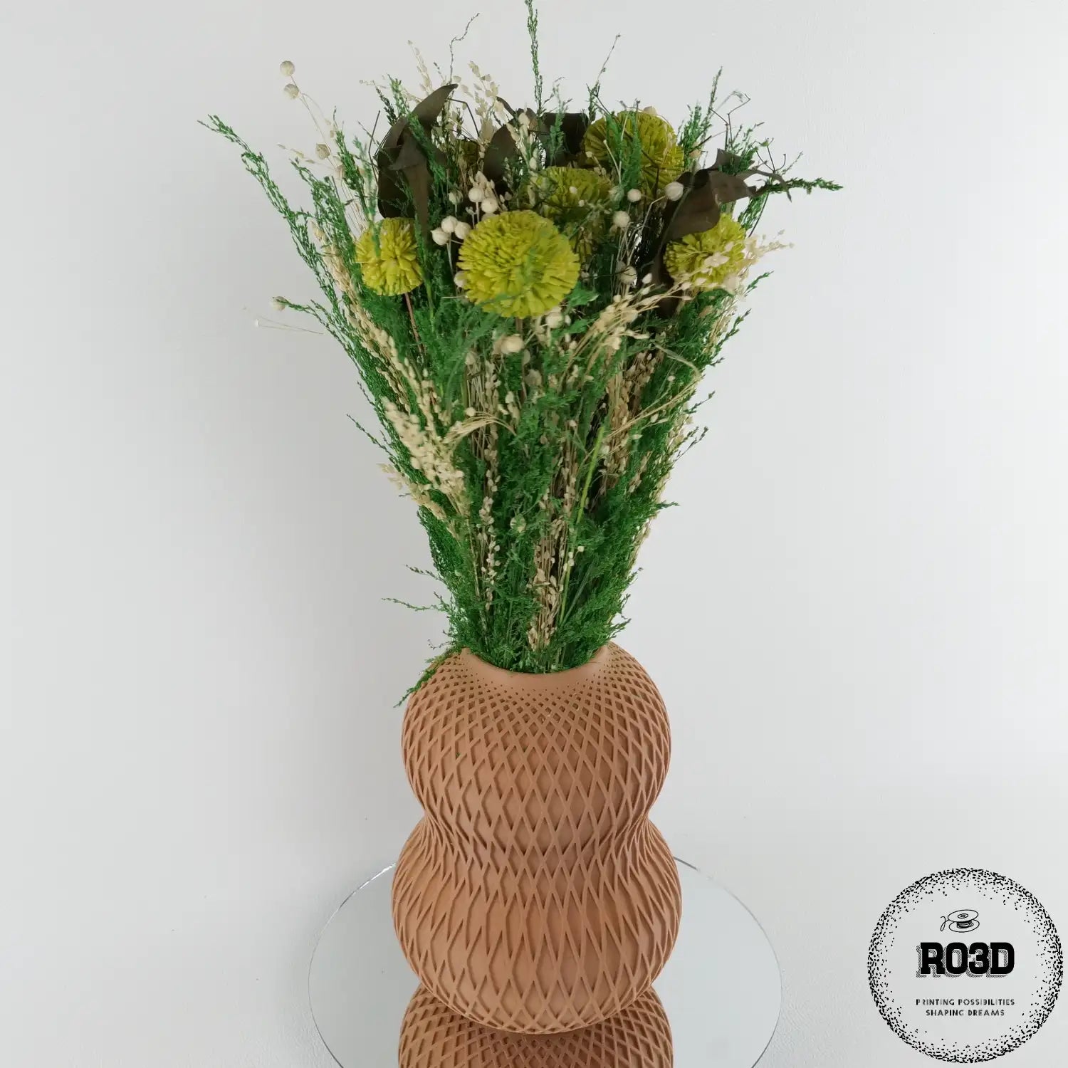 Vase Facet - vedere laterală design 3D geometric cu fațetare precisă, vază modernă minimalistă pentru flori uscate și decorațiuni