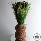 Vase Facet - detaliu textură geometrică fațetată, vază 3D modernă cu linii angulare pentru decor interior contemporan