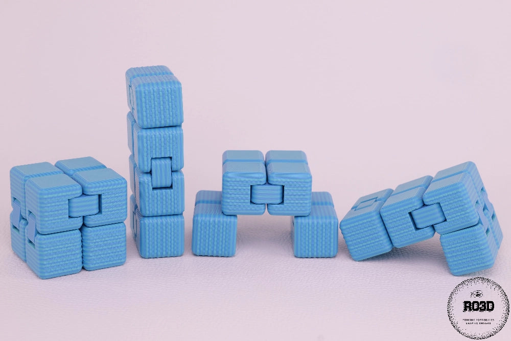 Infidgety Cubes - detaliu mecanisme click și rotație satisfăcătoare