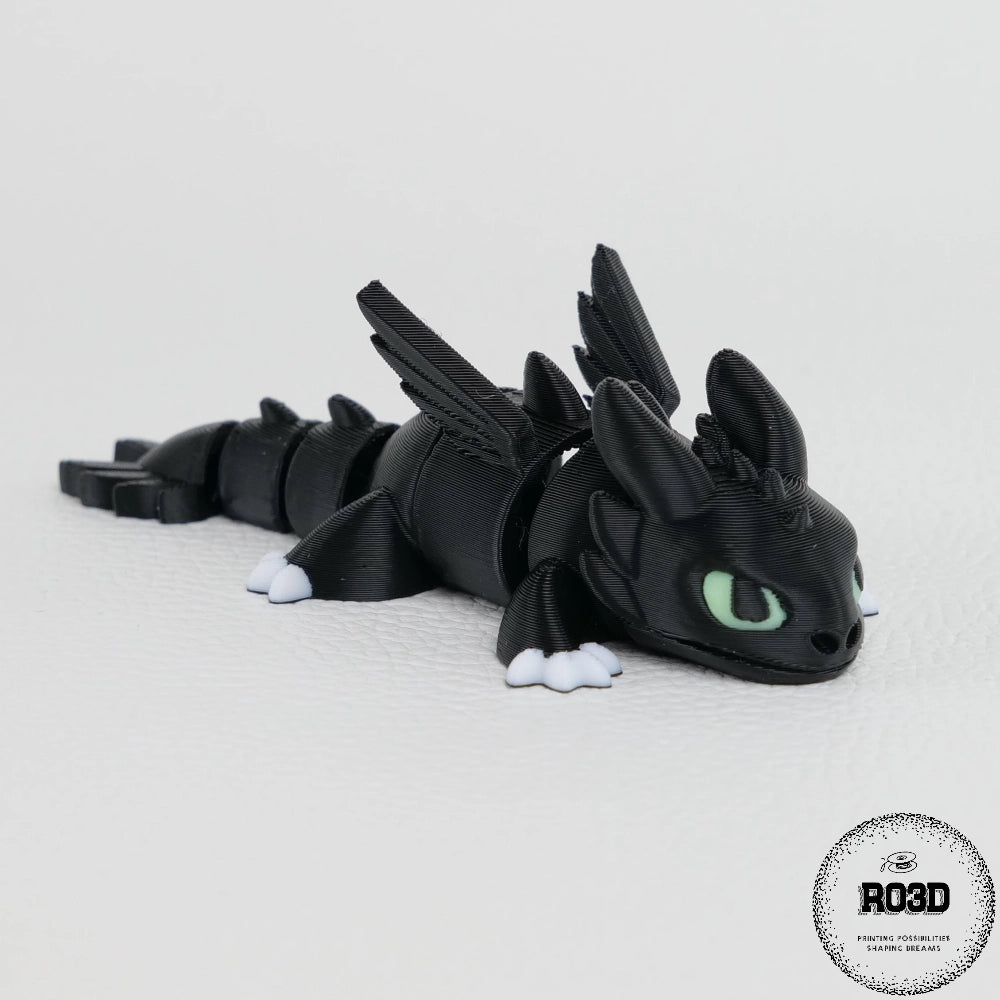 Toothless dragon figurină - detaliu cap și ochi verzi expresivi