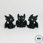 Toothless figurină - detaliu cap și ochi verzi strălucitori