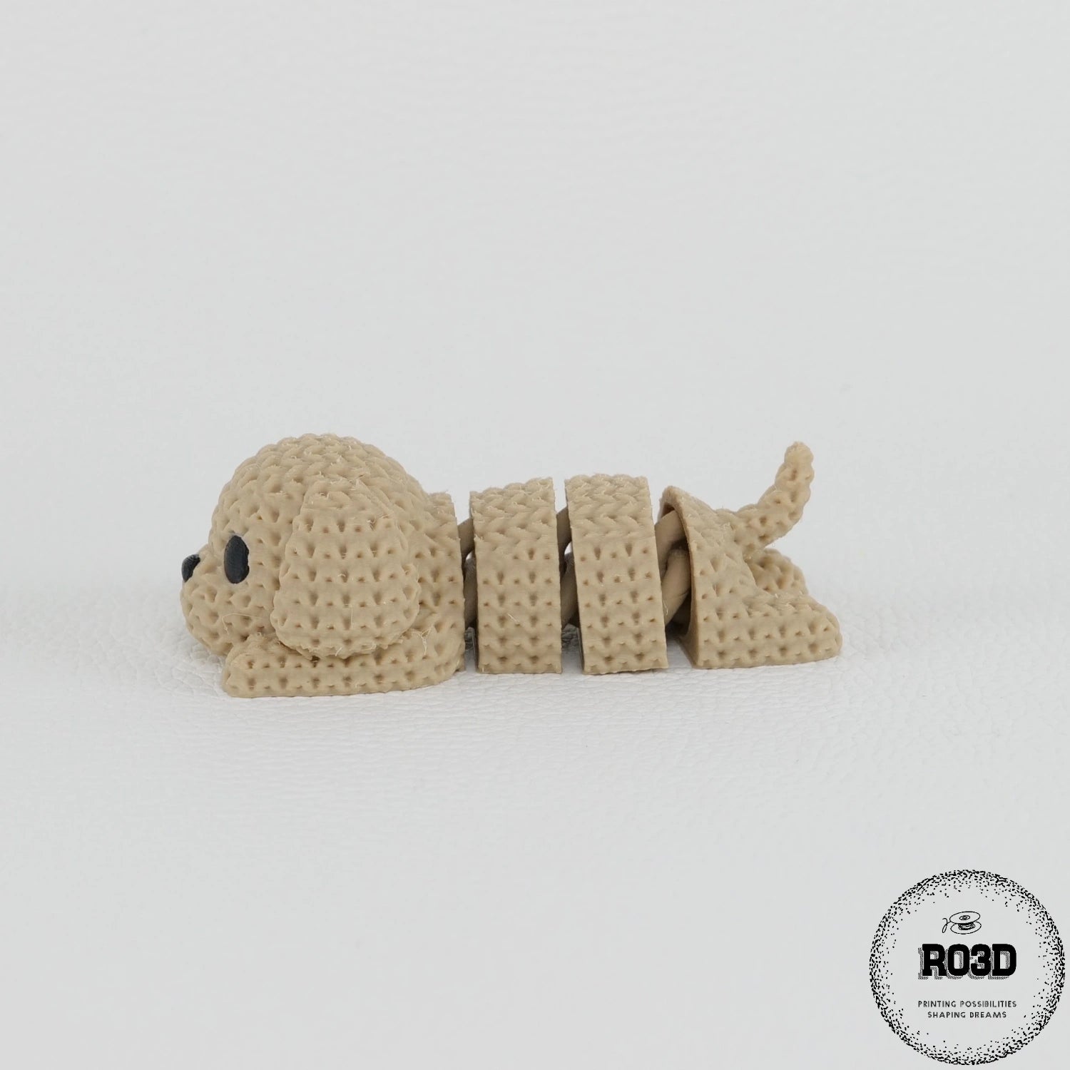 Câine decorativ articulat croșetat - cadou perfect pentru iubitorii de câini