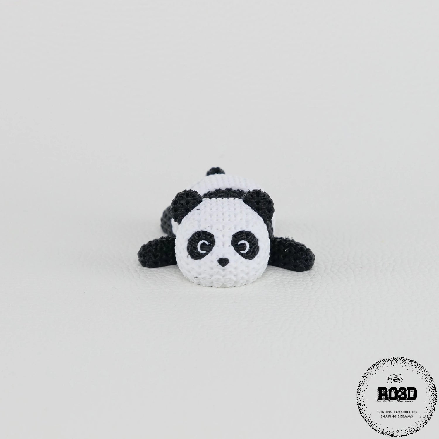 Figurină panda articulată în diferite poziții - mișcare fluidă