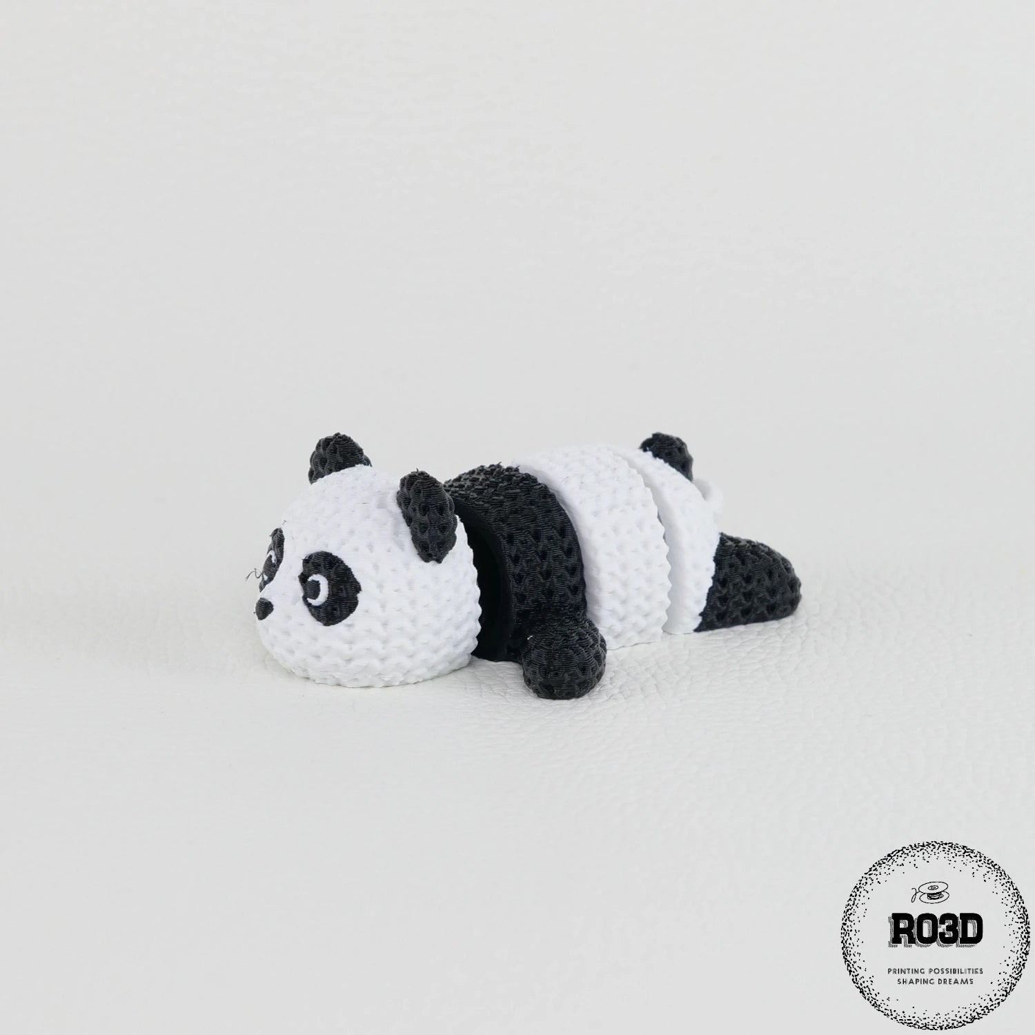 Panda croșetată 3D vedere laterală - detalii textură knitted