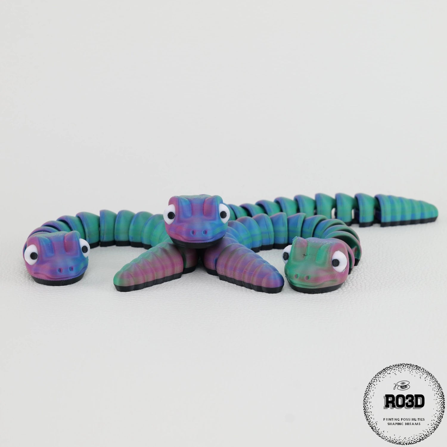 Flexi Baby Snake - vedere laterală cu articulații mobile, șarpe decorativ printat 3D din România