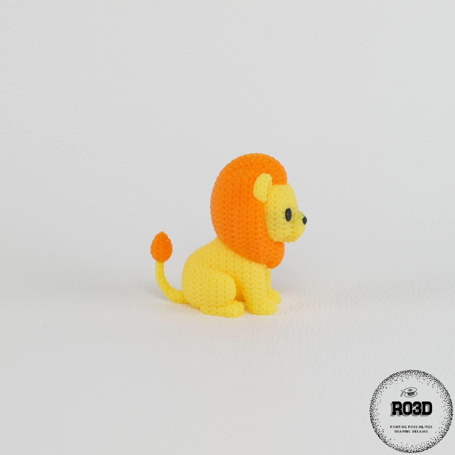 Knitted Lion printare 3D - imagine principală, leu articulat cu aspect croșetat pentru colecții și birou