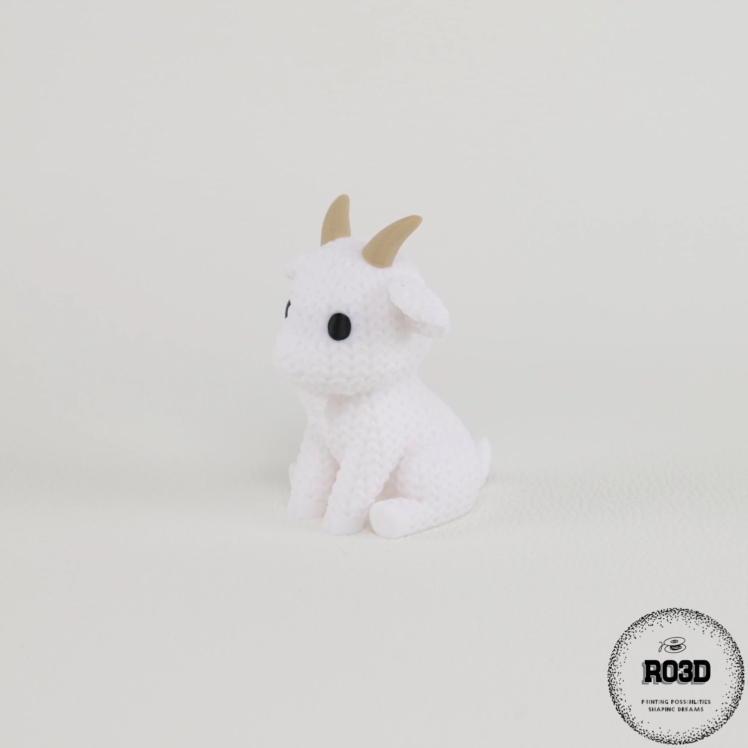 Knitted Goat - vedere de ansamblu textură croșetată, capră decorativă articulată pentru colecții