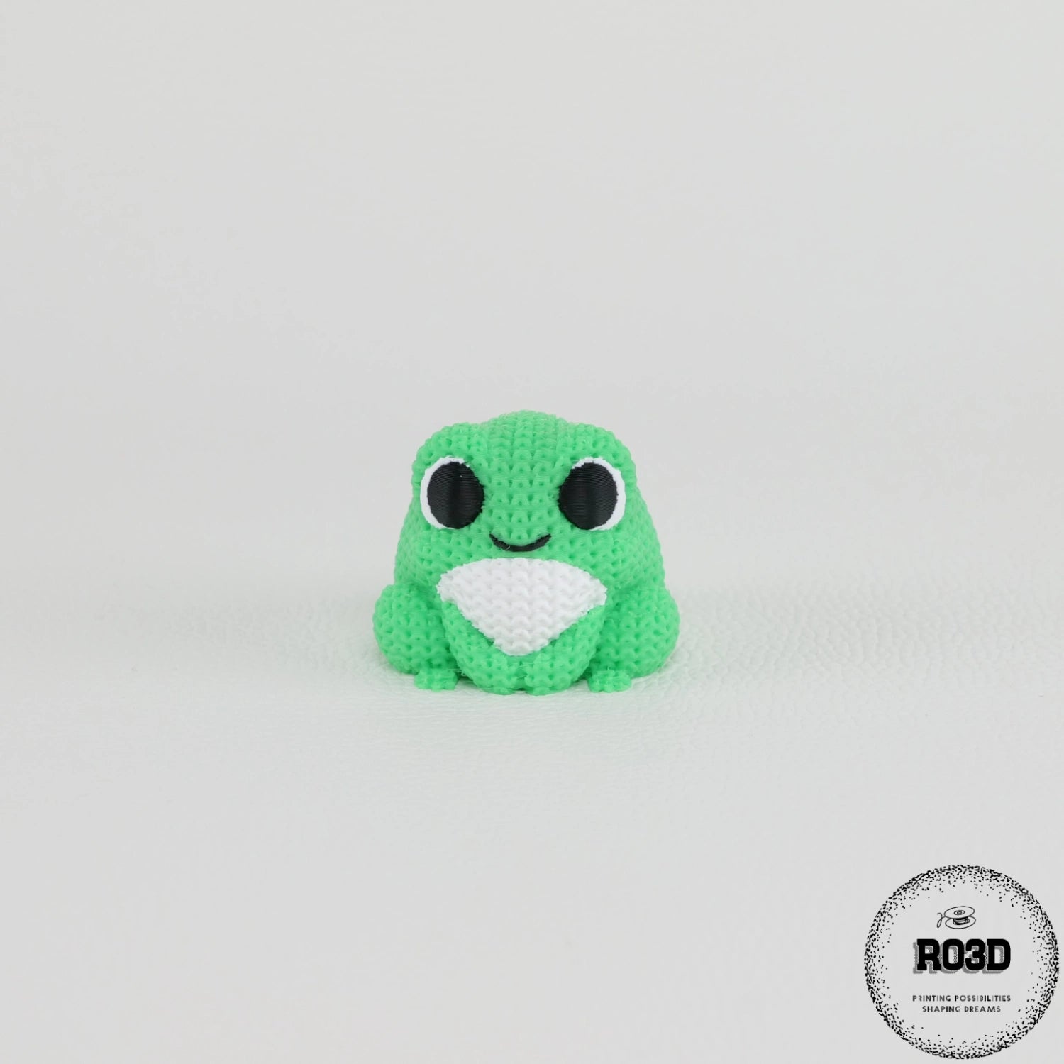 Broscuță croșetată Knitted Frog - detaliu textură tricotată și design adorabil