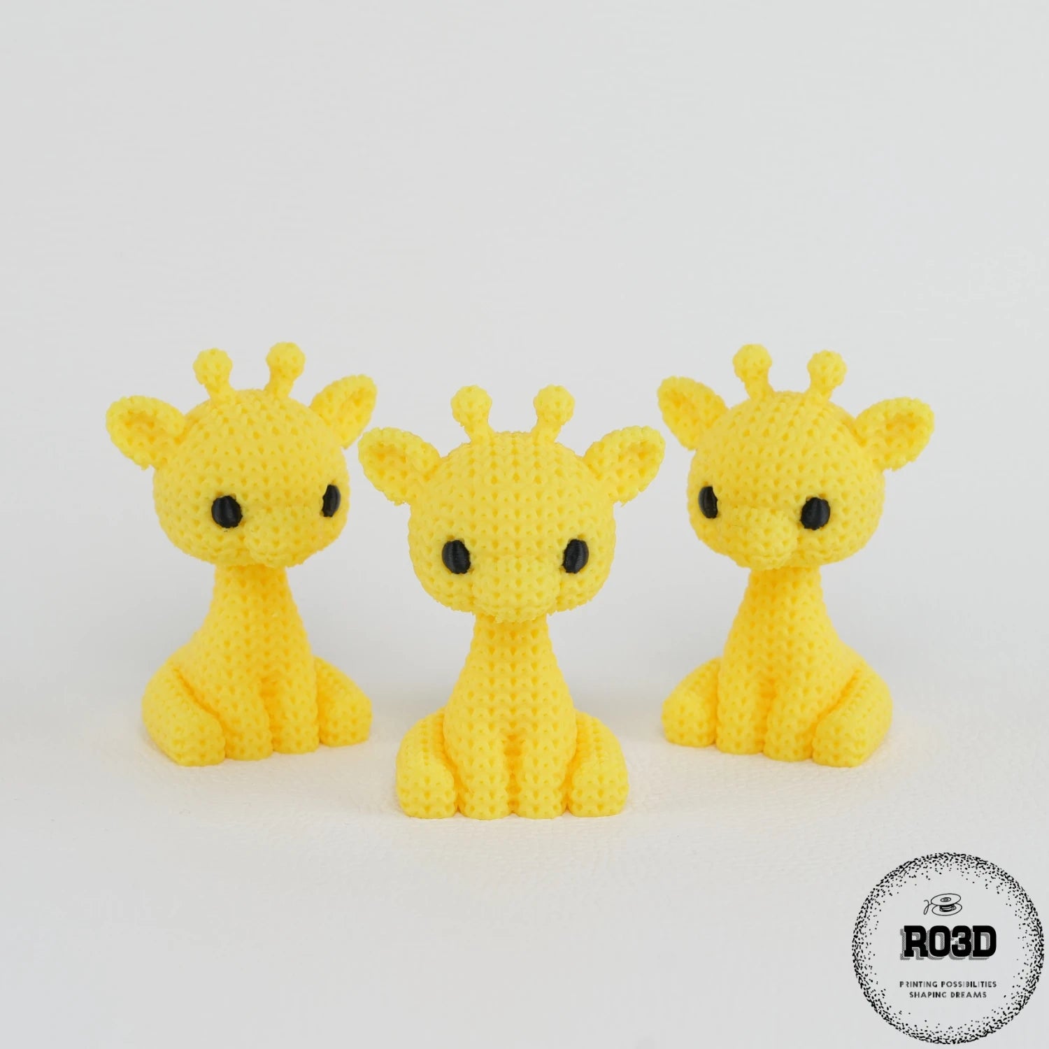 Knitted Giraffe figurină 3D - vedere frontală cap adorabil și gât elegant textil