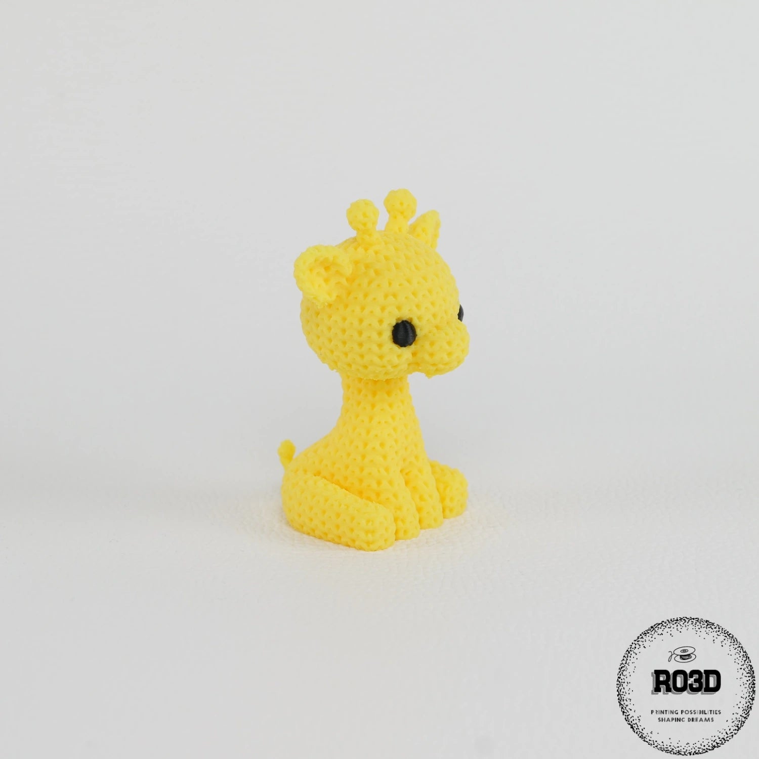 Knitted Giraffe figurină 3D - vedere laterală profil dreapta texturi textile handmade