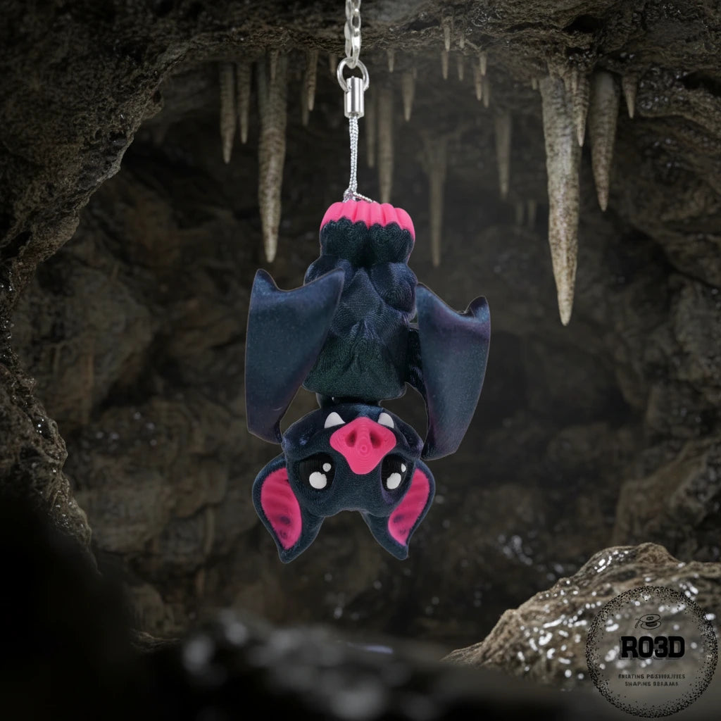 Mini Vampire Bat - Liliac Vampir Articulat 3D cu Breloc, vedere principală cu aripi desfășurate și design kawaii spooky
