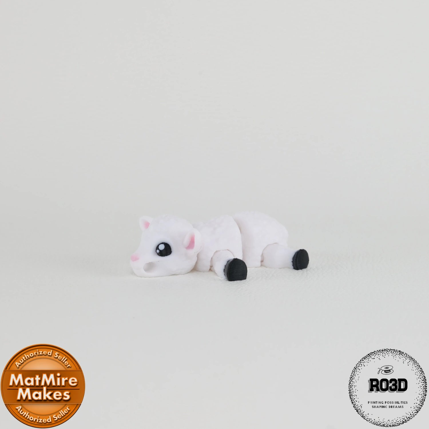 Mini Lamb - Miel Articulat 3D cu Breloc Keychain, detaliu apropiat cu textura blănii și trăsături faciale