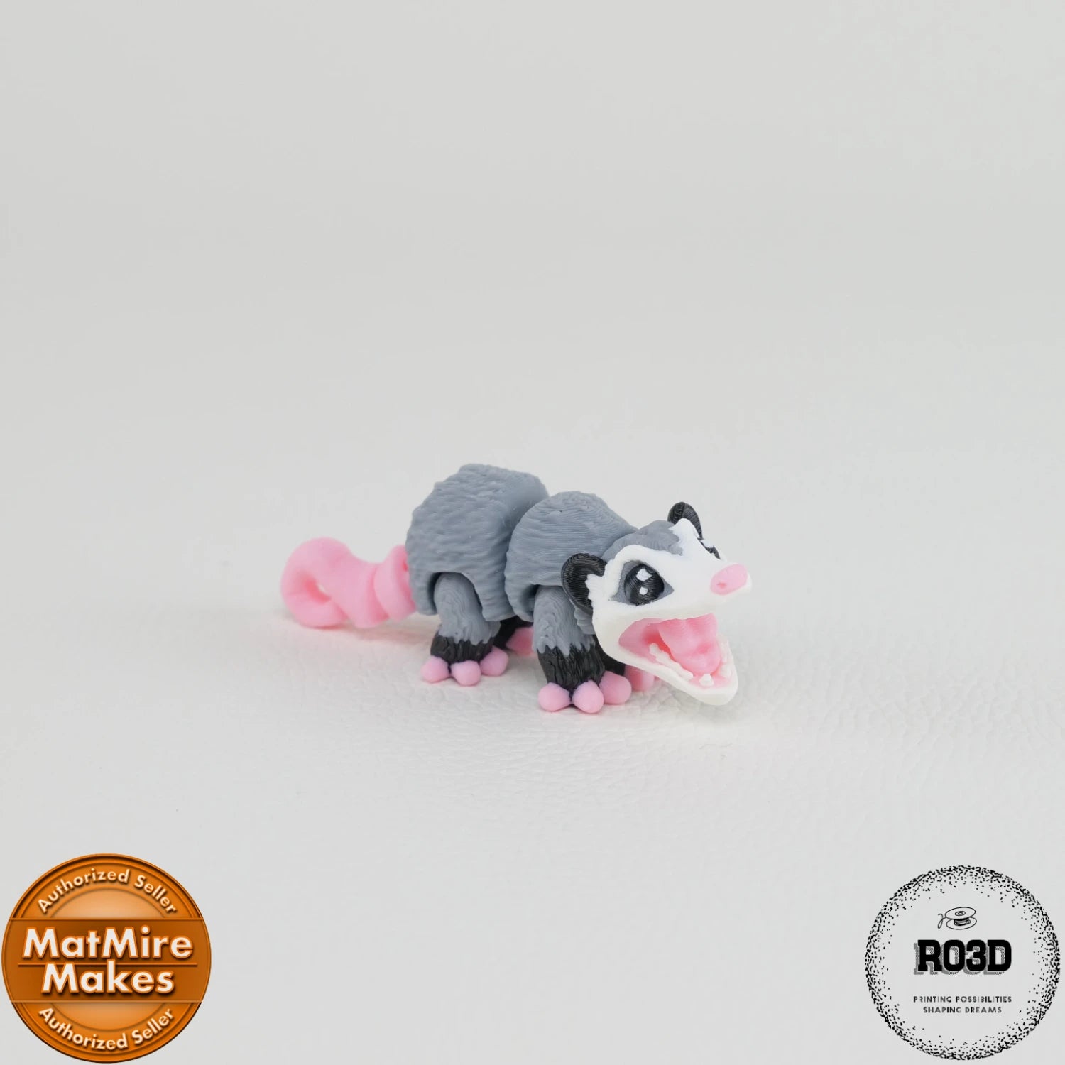 Mini Opossum - Oposum Articulat 3D, vedere frontală cu trăsături faciale distinctive și urechi rotunjite