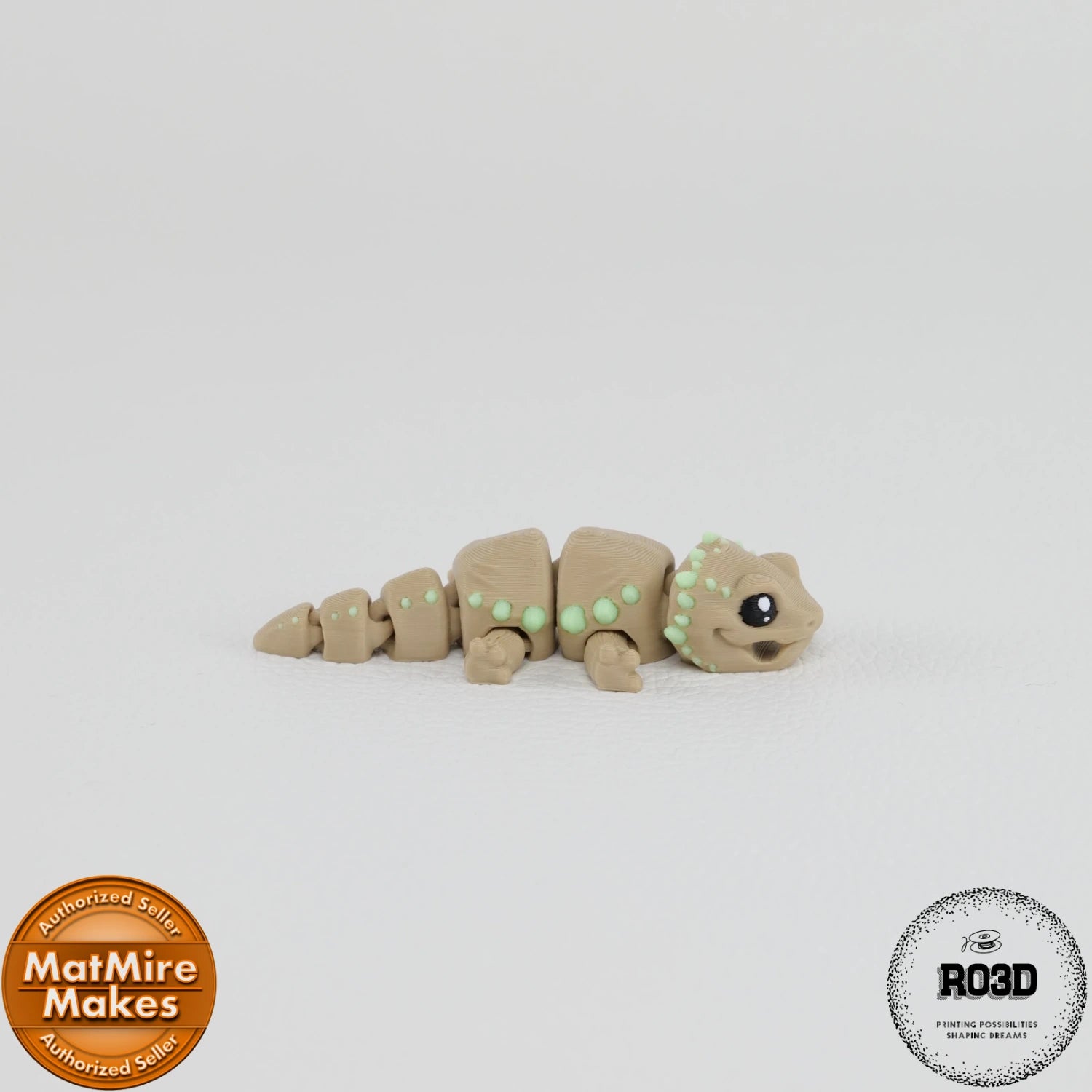 Dragon cu Barba - Dragon Articulat 3D cu Breloc Keychain, vedere detaliu barbă spinoasă și trăsături faciale