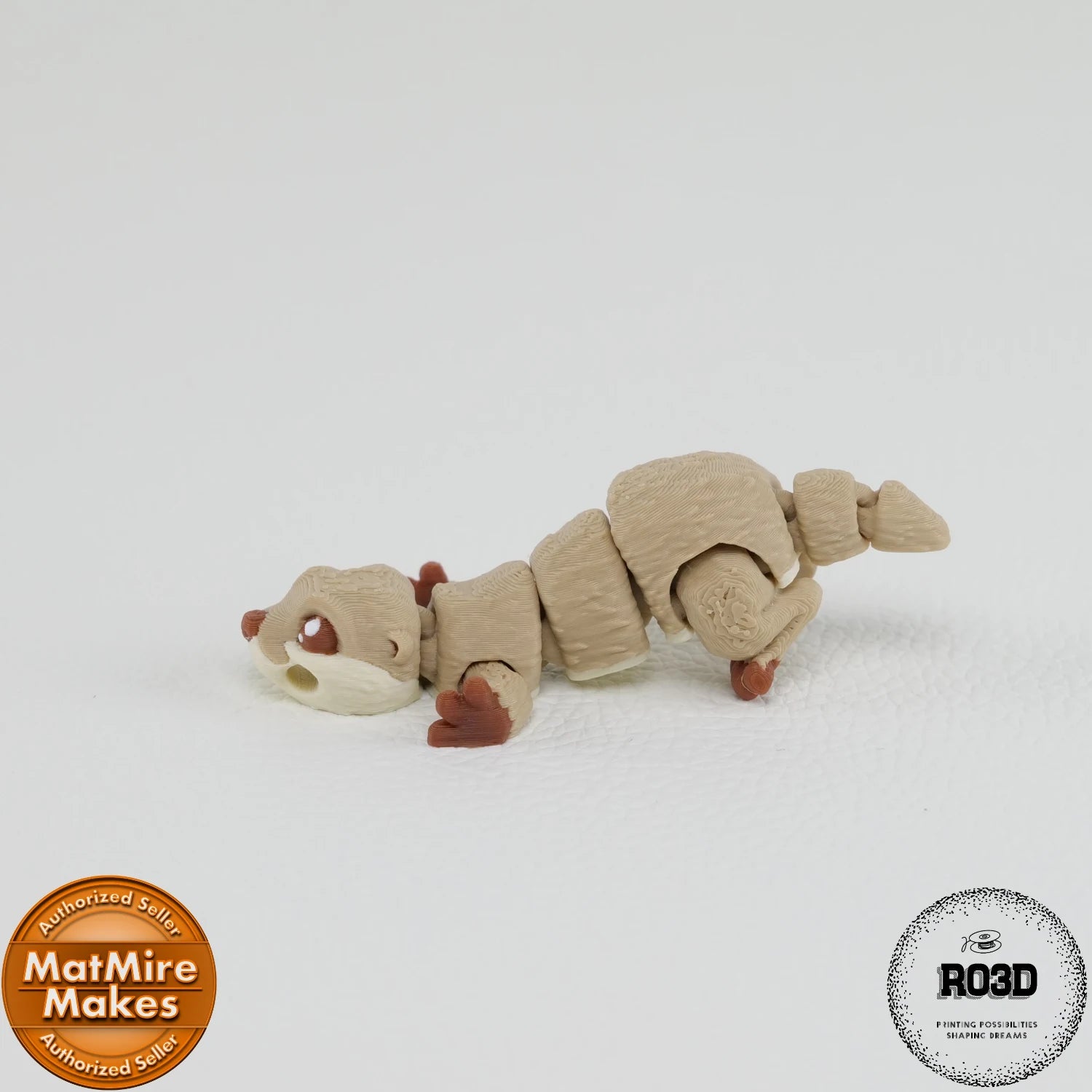 Mini River Otter - Vidră de Râu Articulată 3D cu Breloc, vedere perspectivă cu coadă lungă mobilă și detalii anatomice