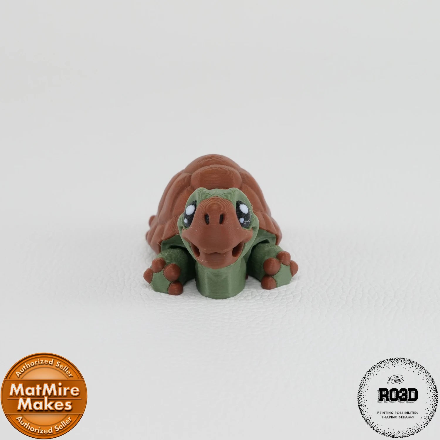Mini Tortoise - Broască Țestoasă Articulată 3D cu Breloc, vedere laterală cu expresie adorabilă