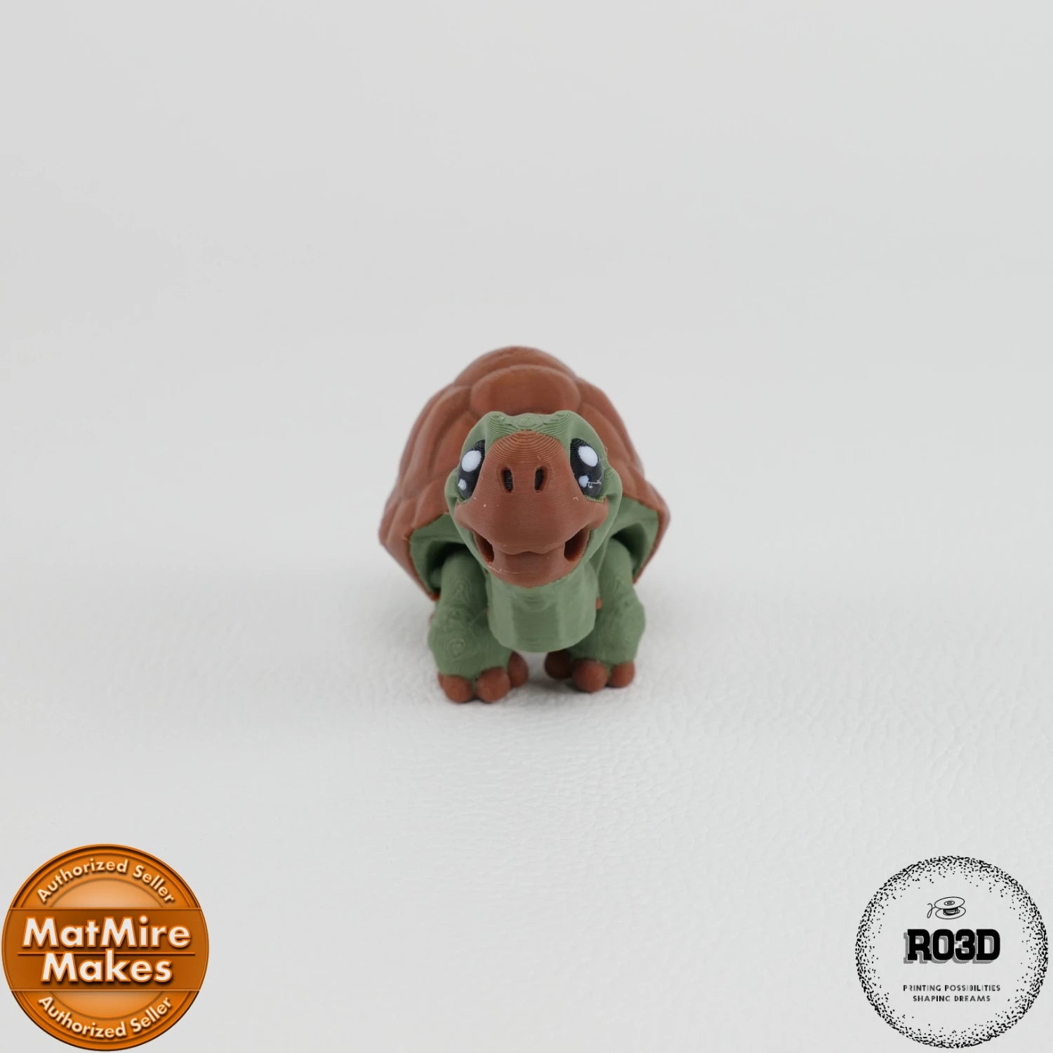 Mini Tortoise - Broască Țestoasă Articulată 3D cu Breloc Keychain, detaliu cap expresiv și trăsături faciale