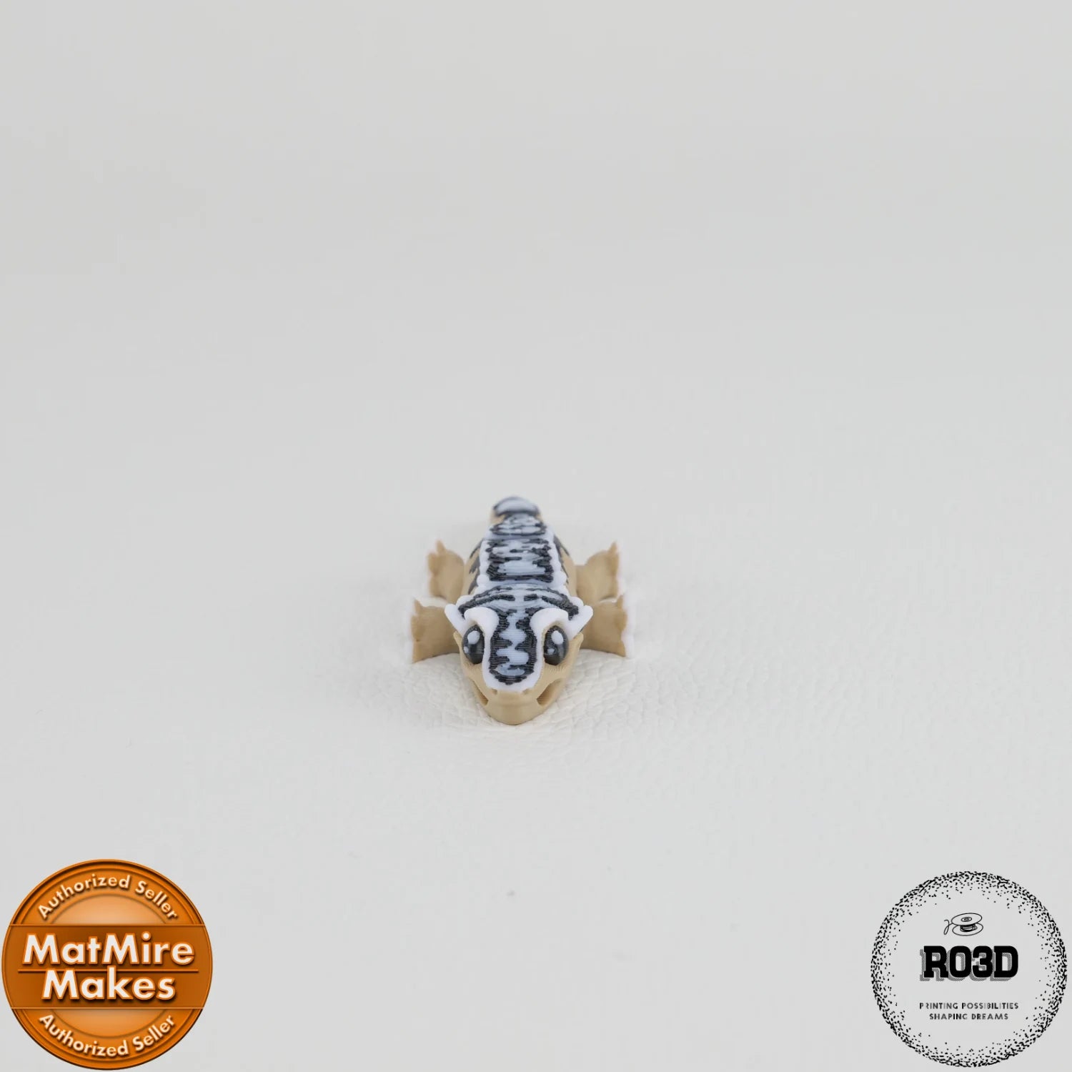 Mini Crested Gecko - Gecko cu Creastă Articulat 3D, vedere frontală cu cap expresiv și ochi mari caracteristici