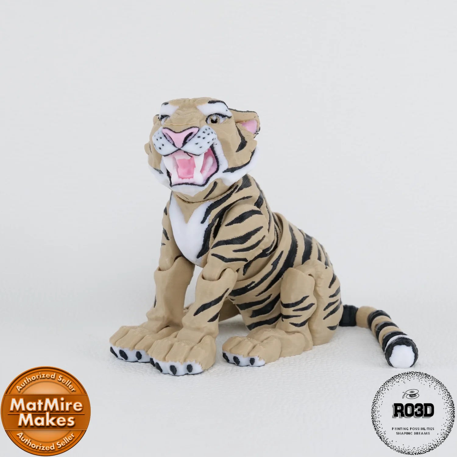 Tiger Roaring - Tigru Articulat 3D, vedere detaliu gură deschisă cu colți impresionanți și expresie intensă