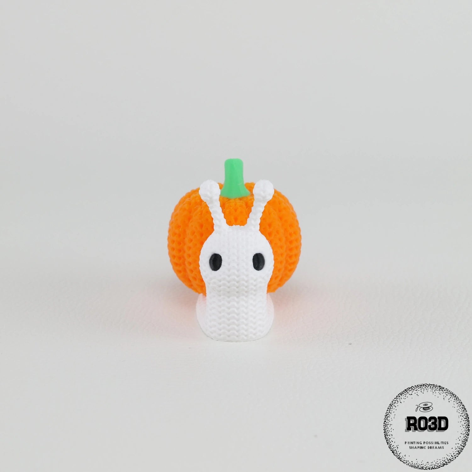 Pumpkin Snail - Melc Dovleac Croșetat 3D Halloween, vedere frontală cu antene caracteristice și chip prietenos