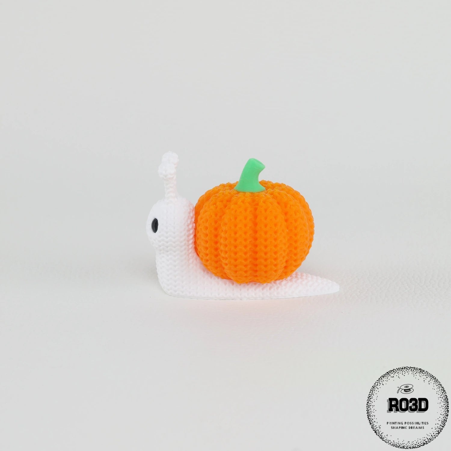 Pumpkin Snail - Melc Dovleac Croșetat 3D, vedere din spate cu detalii anatomice și finisaj croșetat