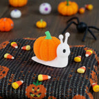 Pumpkin Snail - Melc Dovleac Croșetat 3D Halloween, vedere principală cu cochilie dovleac și textură croșetată unică