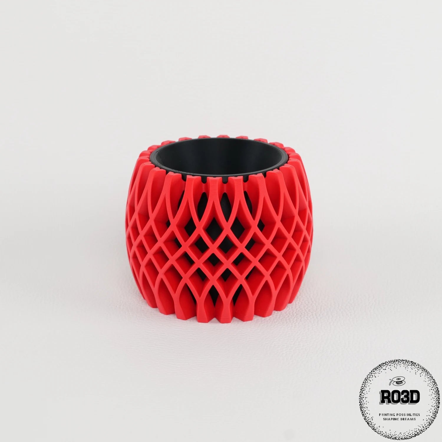 Ghiveci Interweave - Ghiveci 3D Geometric Modern, vedere de ansamblu cu linii împletite precise și suprafețe netede