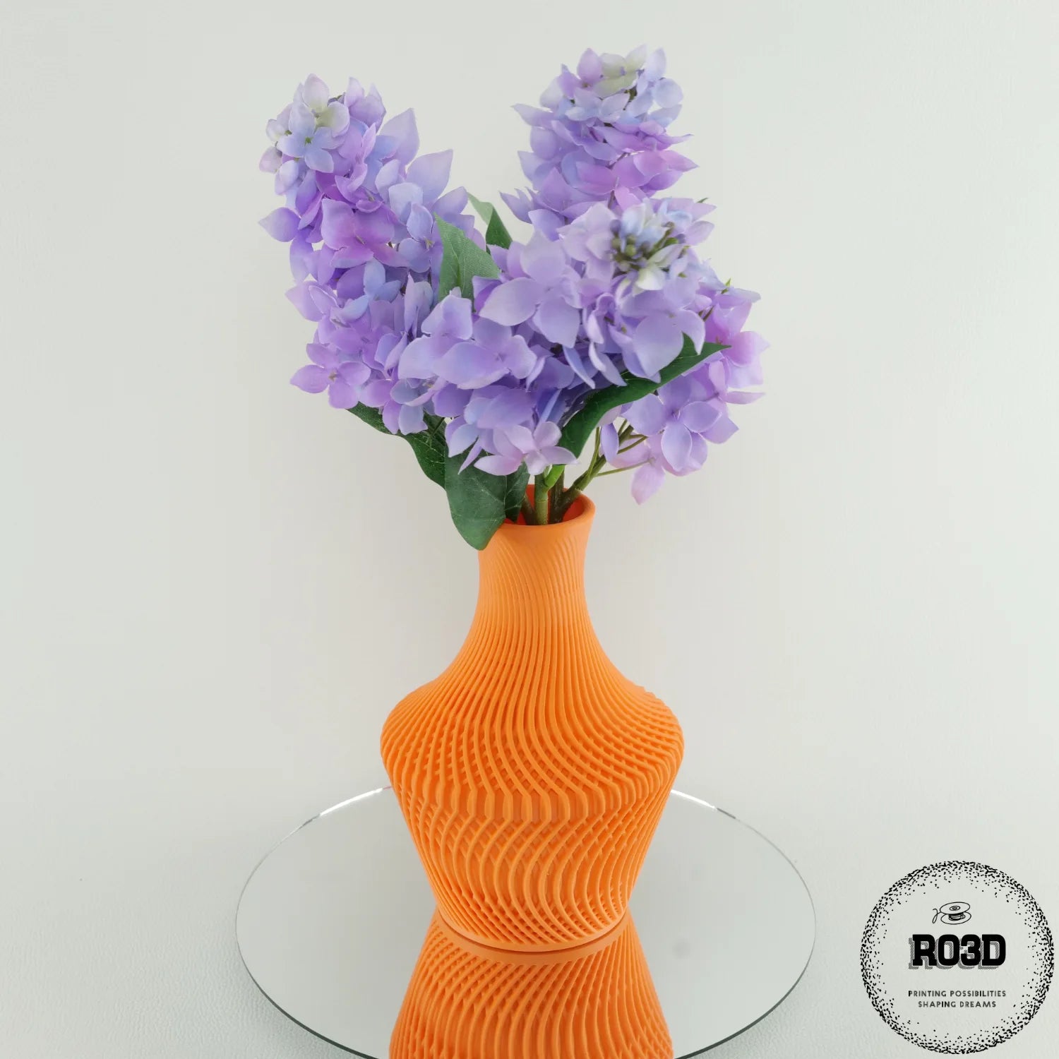 Vaza Lucid - Vază Decorativă 3D Geometric Modern, vedere laterală cu linii clare distinctive