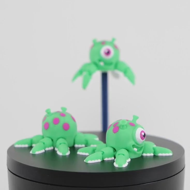 Alien Squid Spinner - Fidget Spinner Articulat 3D Print Alien Squid, demonstrație funcționalitate spinner și tentacule mobile cu design futurist extraterestru 