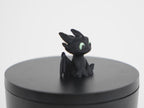 Toothless Night Fury dragon 3D - demonstrație figurină fantasy, Night Fury în acțiune cu aripi și detalii
