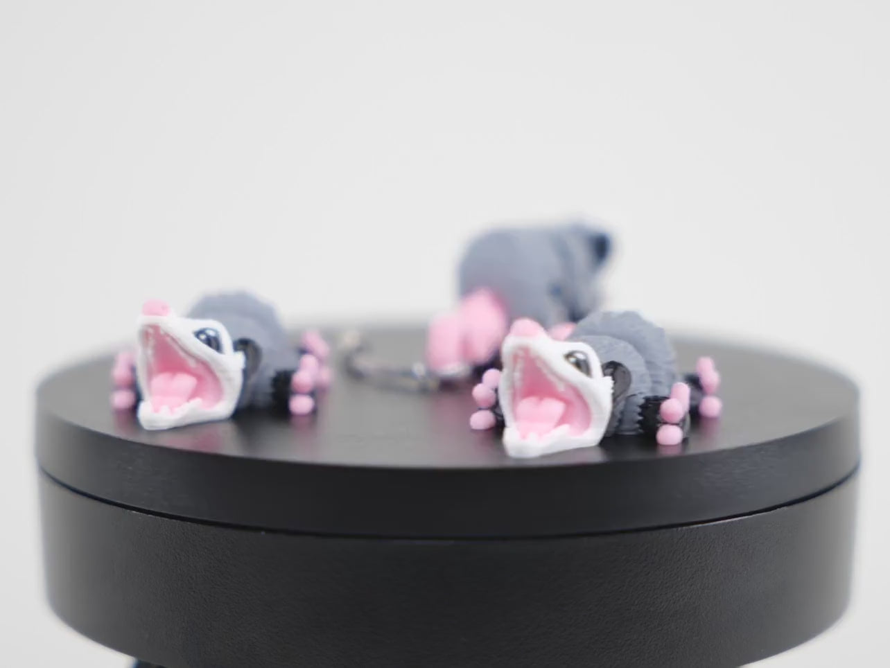 Mini Opossum - Oposum Articulat 3D, demonstrație video cu articulații flexibile și mișcare fluidă caracteristică