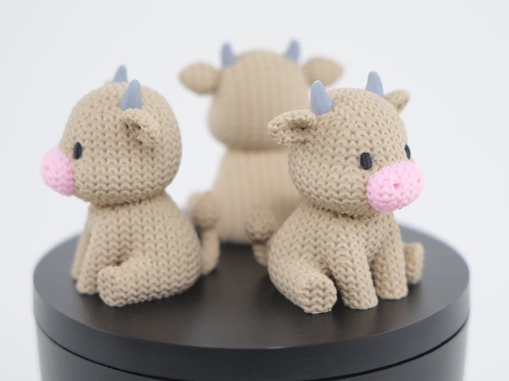 Video prezentare Knitted Cow - figurină 3D rotație 360 grade textură tricotată