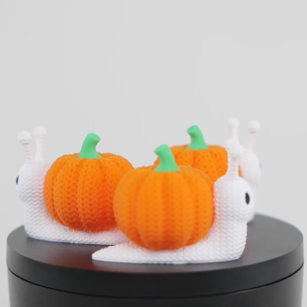 Pumpkin Snail - Melc Dovleac Croșetat 3D Halloween, demonstrație rotație 360° cu textură croșetată și detalii festive adorabile 