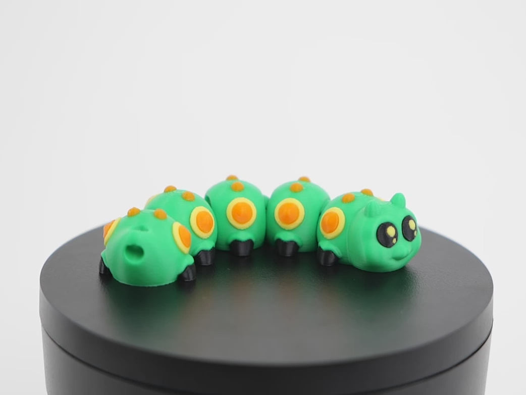 Flexi Caterpillar omidă articulată 3D - demonstrație mișcare articulații flexibile segmente mobile, omidă colorată print-in-place în acțiune

