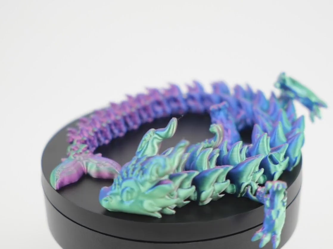 Emerald Tide Dragon în Acțiune - Demonstrație Articulații Flexibile și Nuanțe Smarald 360°. Dragon premium printat 3D în România de RO3D, design PinkyWings.