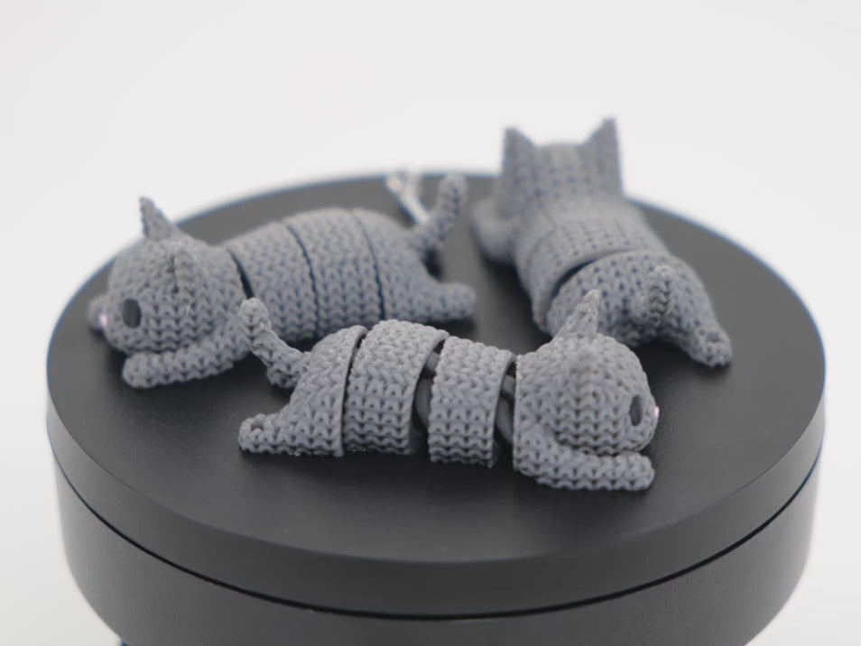 Knitted Articulated Cat - demonstrație video pisică articulată croșetată cu mișcare fluidă