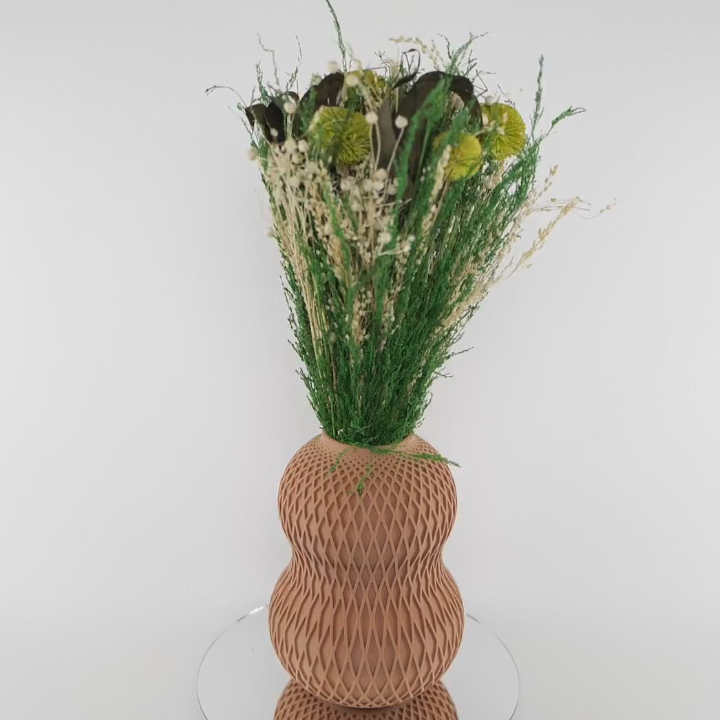 Vase Facet - prezentare video vază decorativă 3D geometric cu design fațetat, rotație 360 grade vază modernă cu unghiuri precise și suprafețe angulare, printată 3D în România